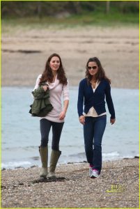 ©BAUER-GRIFFIN.COM WWW.BAUER-GRIFFIN.COM Catherine the Duchess of Cambridge and wife of Prince William takes a morning walk at Llanddwyn Island with her sister Pippa. They spent sometime on the scenic Island which is famous in Welsh folklore as the home of St Dwynwen who was the Patron Saint of Lovers EXCLUSIVE August 20th, 2011 Job: 110820NE1 Newborough, North Wales www.bauergriffin.com www.bauergriffinonline.com
