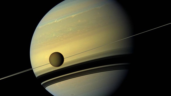 La Nasa confirma que i poiriá aver de vida sus Titan